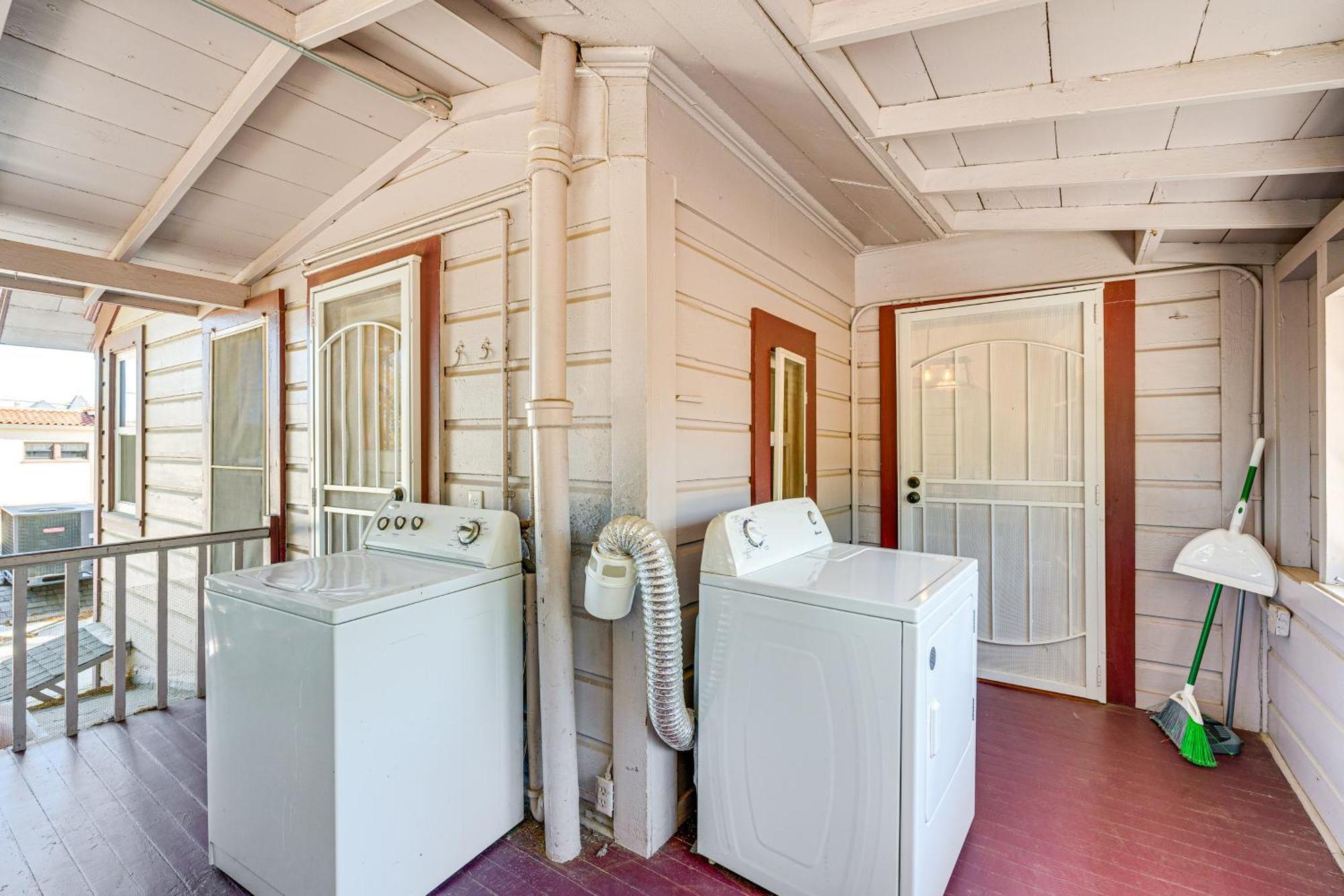 Bright Woodland Apartment Walk To Main Street Bagian luar foto