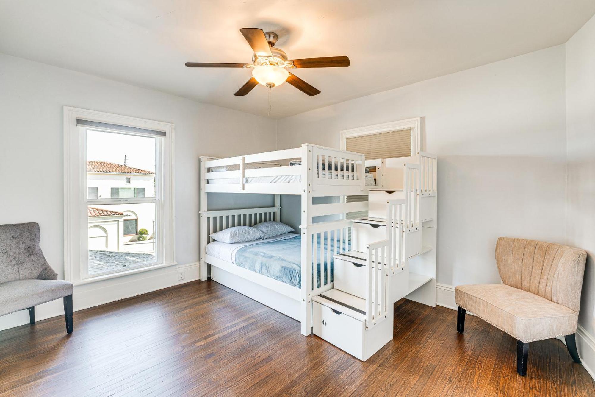 Bright Woodland Apartment Walk To Main Street Bagian luar foto