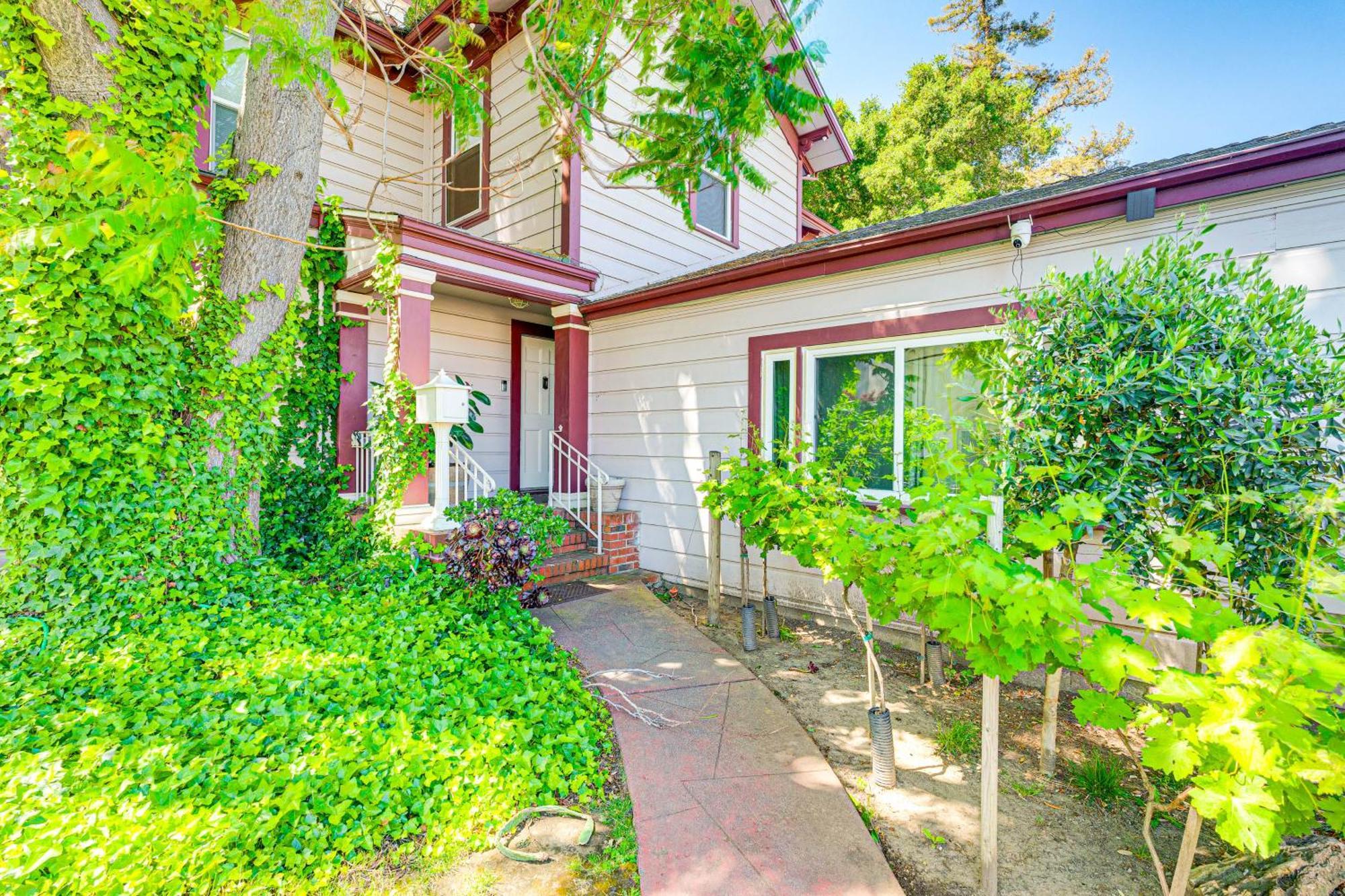 Bright Woodland Apartment Walk To Main Street Bagian luar foto