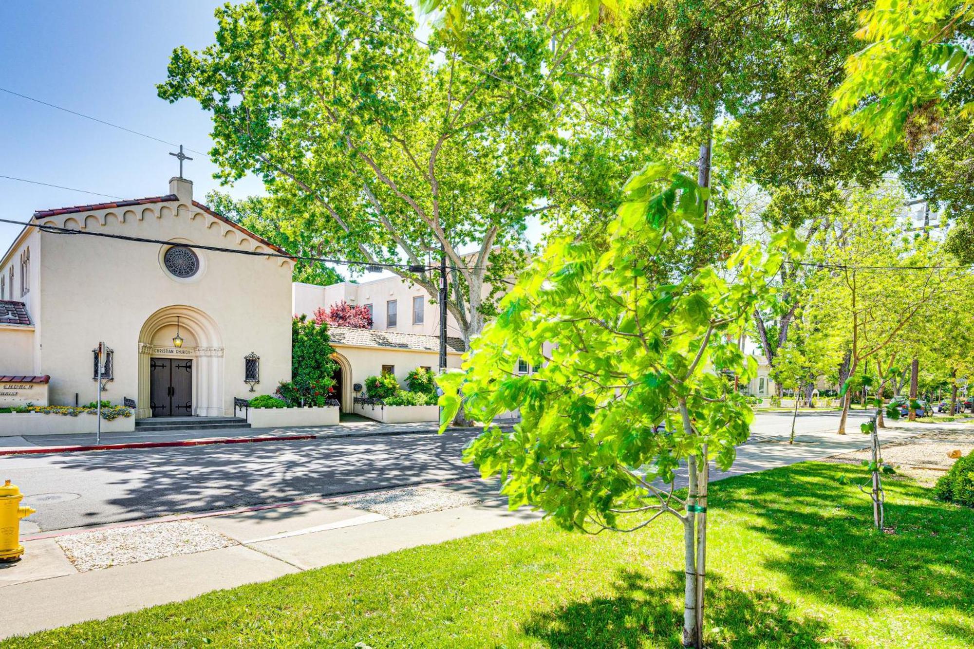 Bright Woodland Apartment Walk To Main Street Bagian luar foto