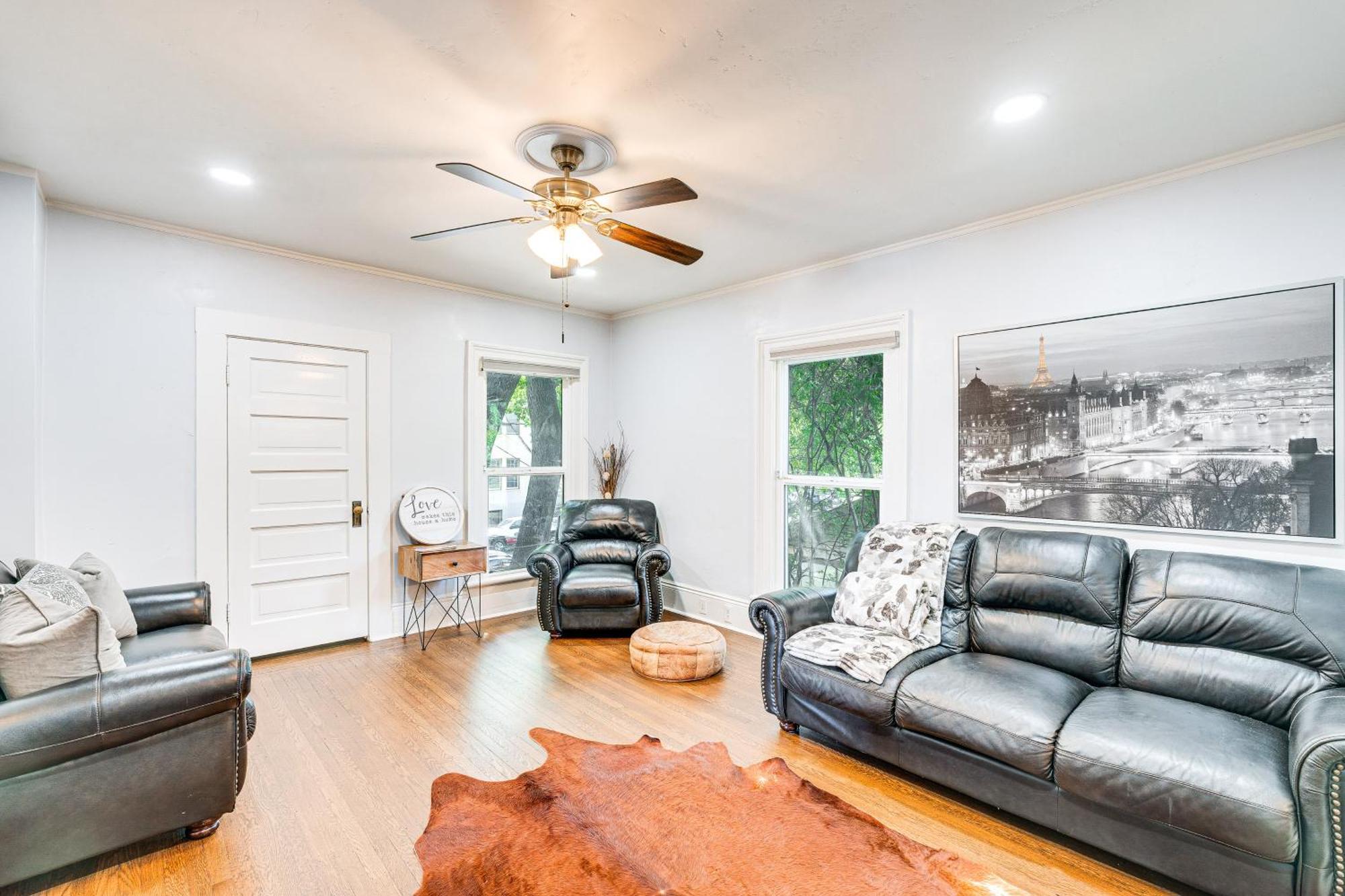 Bright Woodland Apartment Walk To Main Street Bagian luar foto